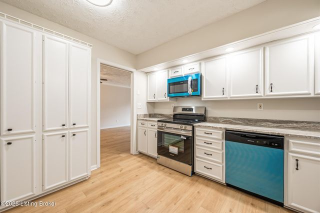 1600 Gardiner Ln Apt 214, Louisville, KY 40205