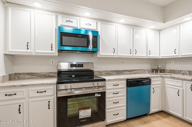 1600 Gardiner Ln Apt 214, Louisville, KY 40205
