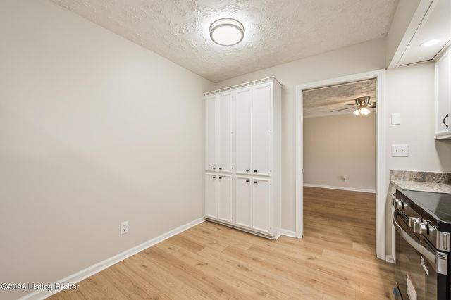 1600 Gardiner Ln Apt 214, Louisville, KY 40205