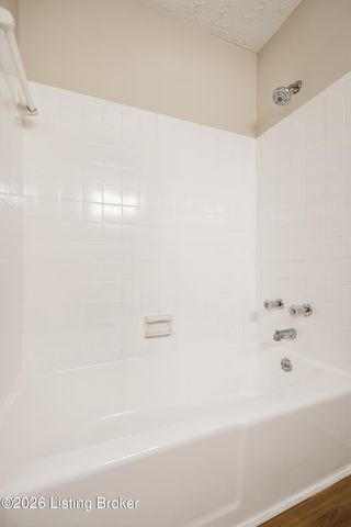 1600 Gardiner Ln Apt 214, Louisville, KY 40205