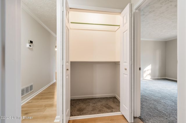 1600 Gardiner Ln Apt 214, Louisville, KY 40205