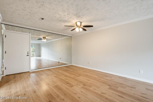 1600 Gardiner Ln Apt 214, Louisville, KY 40205