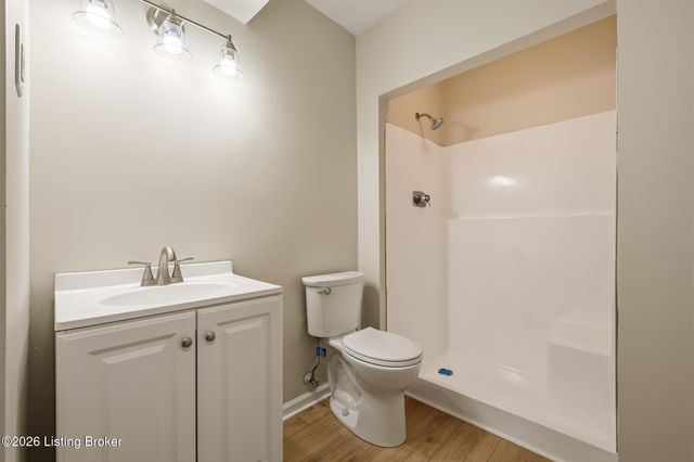 1600 Gardiner Ln Apt 214, Louisville, KY 40205