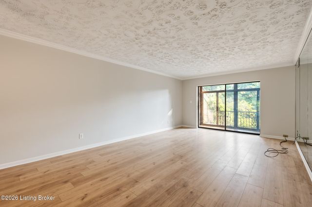 1600 Gardiner Ln Apt 214, Louisville, KY 40205