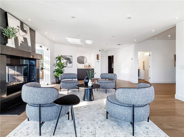 2287 Sunset Plaza Drive, Hollywood Hills, CA 90069