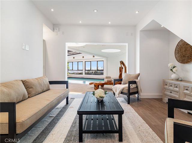 2287 Sunset Plaza Drive, Hollywood Hills, CA 90069