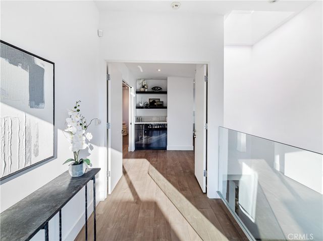 2287 Sunset Plaza Drive, Hollywood Hills, CA 90069