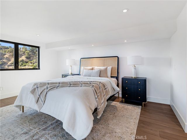 2287 Sunset Plaza Drive, Hollywood Hills, CA 90069