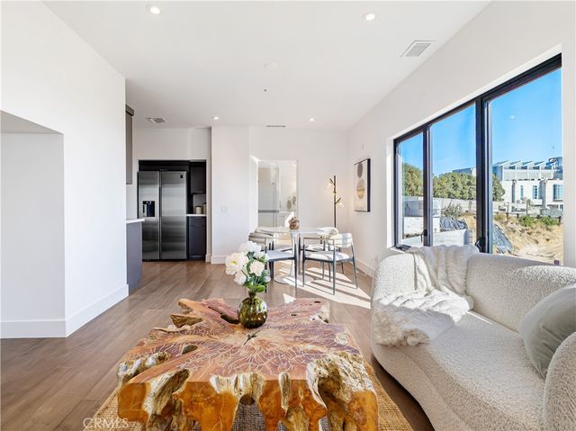 2287 Sunset Plaza Drive, Hollywood Hills, CA 90069