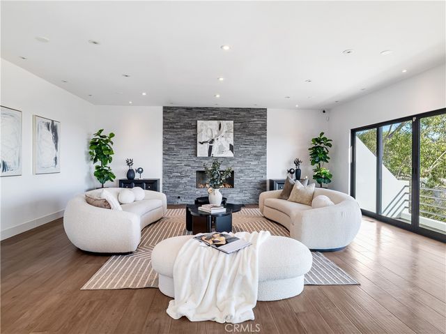 2287 Sunset Plaza Drive, Hollywood Hills, CA 90069