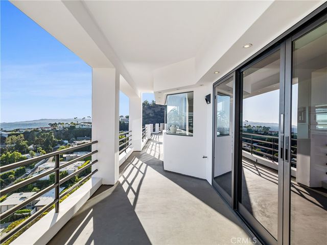 2287 Sunset Plaza Drive, Hollywood Hills, CA 90069