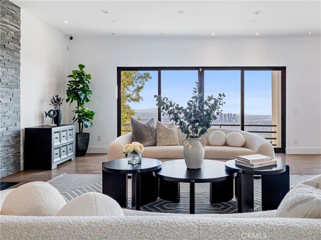 2287 Sunset Plaza Drive, Hollywood Hills, CA 90069