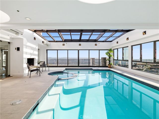 2287 Sunset Plaza Drive, Hollywood Hills, CA 90069