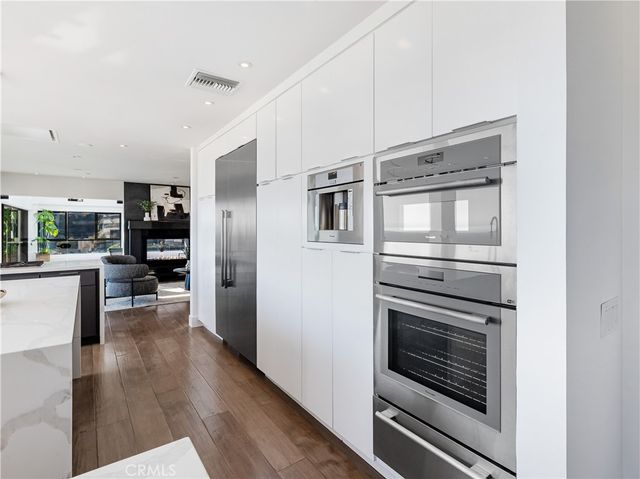 2287 Sunset Plaza Drive, Hollywood Hills, CA 90069