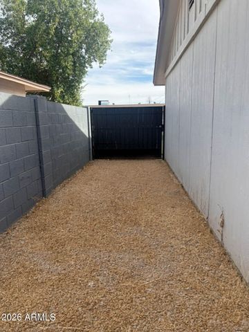 4212 W VISTA Avenue, Phoenix, AZ 85051