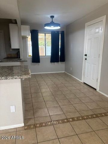 4212 W VISTA Avenue, Phoenix, AZ 85051