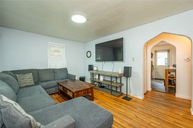 3504 27th Street, Des Moines, IA 50310