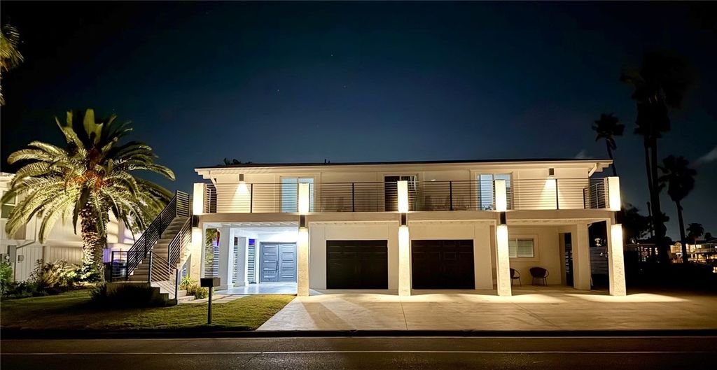 1879 Bay Shore Dr, Rockport, TX 78382 — exterior