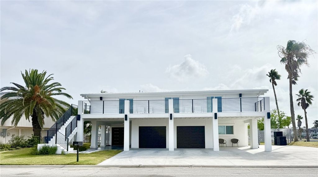 1879 Bay Shore Dr, Rockport, TX 78382 — photo 2