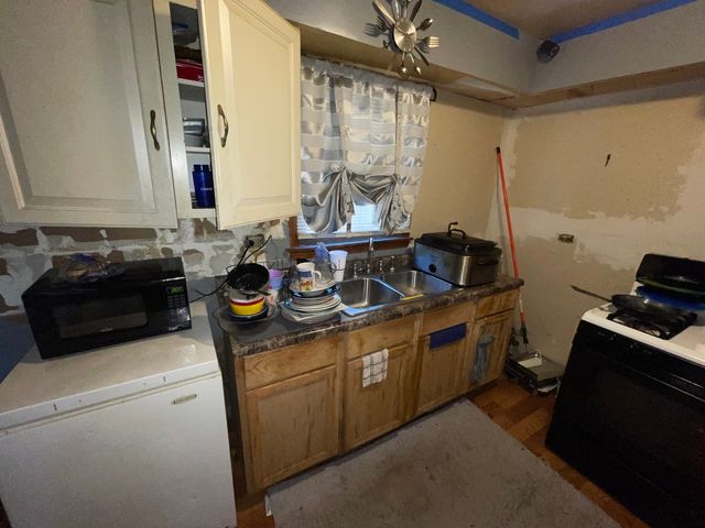 9254 S Burnside Avenue, Chicago, IL 60619