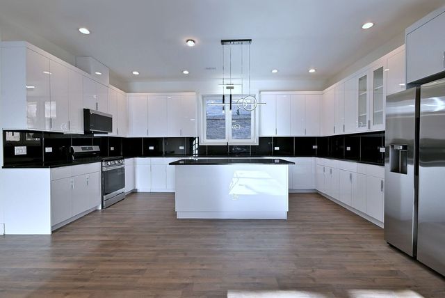 615 Harper Drive, Algonquin, IL 60102