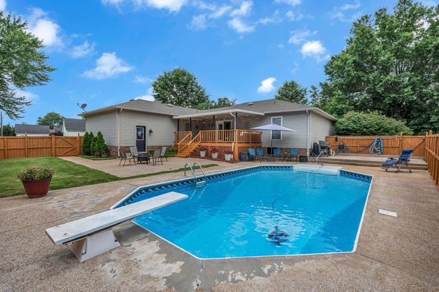801 Douglas Dr, Lawrenceburg, TN 38464