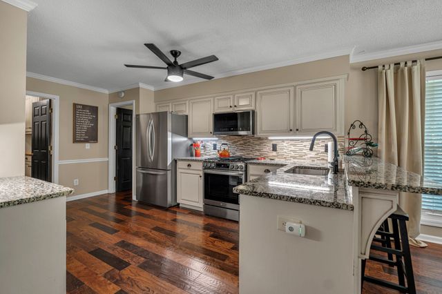 801 Douglas Dr, Lawrenceburg, TN 38464
