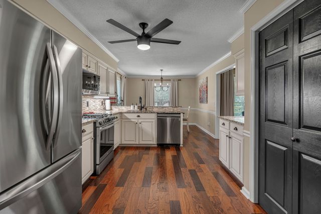 801 Douglas Dr, Lawrenceburg, TN 38464