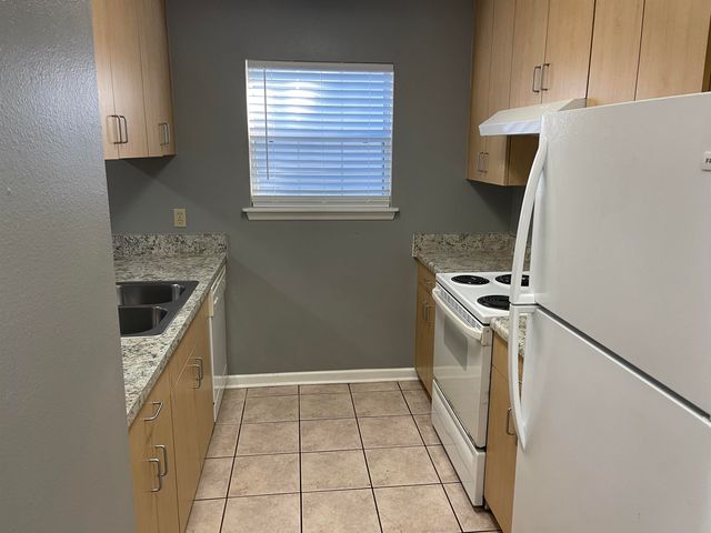 2719 W Tharpe St Apt 18, Tallahassee, FL 32303