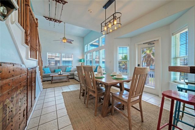 684 Anchor Dr, Port Aransas, TX 78373