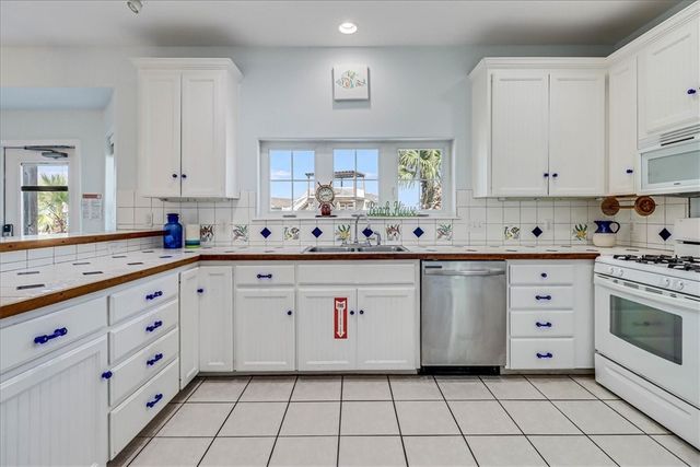 684 Anchor Dr, Port Aransas, TX 78373