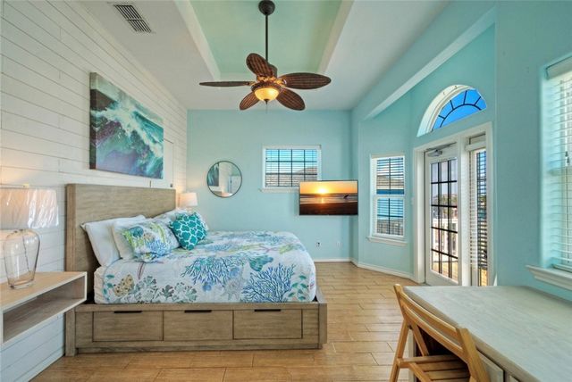 684 Anchor Dr, Port Aransas, TX 78373