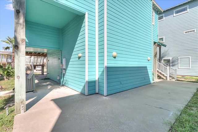 684 Anchor Dr, Port Aransas, TX 78373