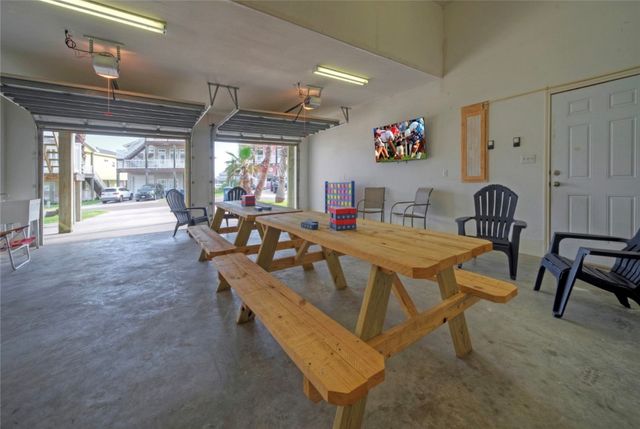 684 Anchor Dr, Port Aransas, TX 78373