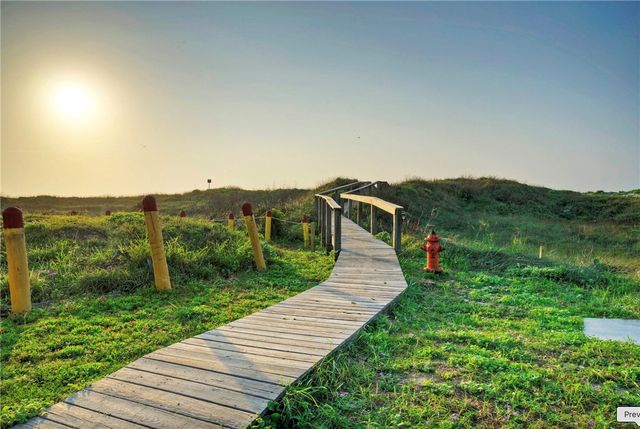 684 Anchor Dr, Port Aransas, TX 78373