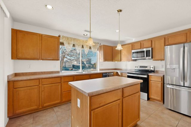 746 Loma Pinon Loop NE, Rio Rancho, NM 87144