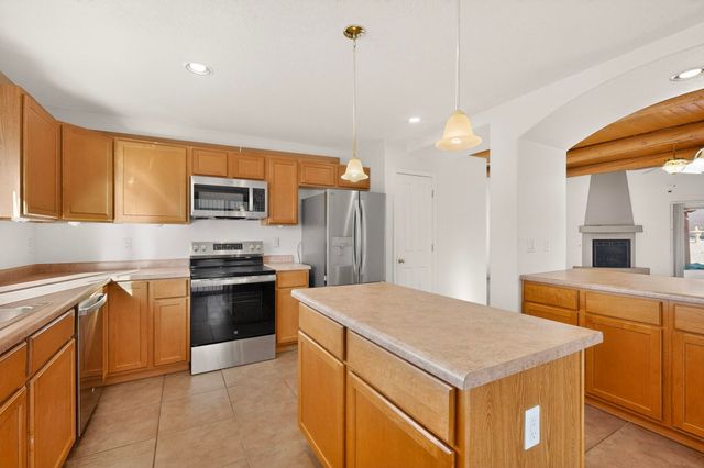 746 Loma Pinon Loop NE, Rio Rancho, NM 87144