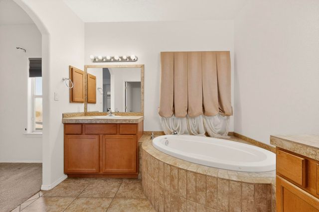 746 Loma Pinon Loop NE, Rio Rancho, NM 87144