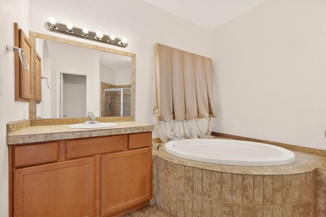 746 Loma Pinon Loop NE, Rio Rancho, NM 87144