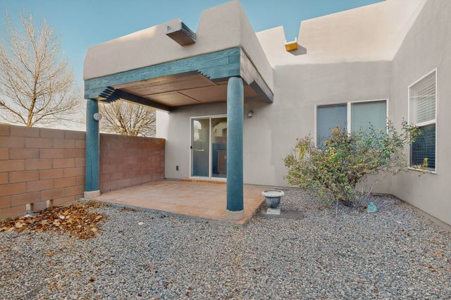 746 Loma Pinon Loop NE, Rio Rancho, NM 87144