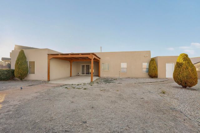 746 Loma Pinon Loop NE, Rio Rancho, NM 87144