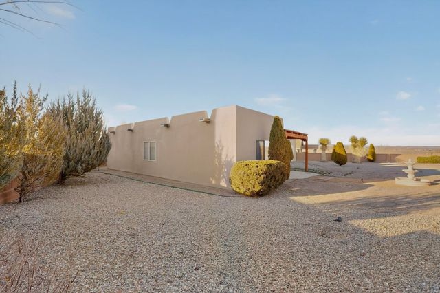 746 Loma Pinon Loop NE, Rio Rancho, NM 87144