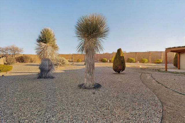 746 Loma Pinon Loop NE, Rio Rancho, NM 87144