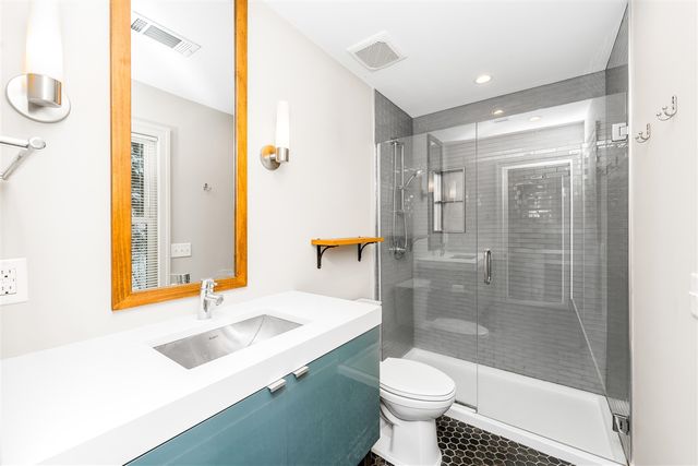 16 Park Street, Saugatuck, MI 49453