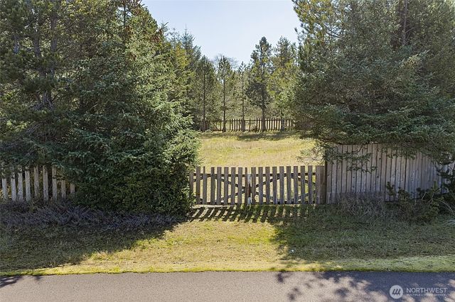 628 E Chance a La Mer NE, Ocean Shores, WA 98569