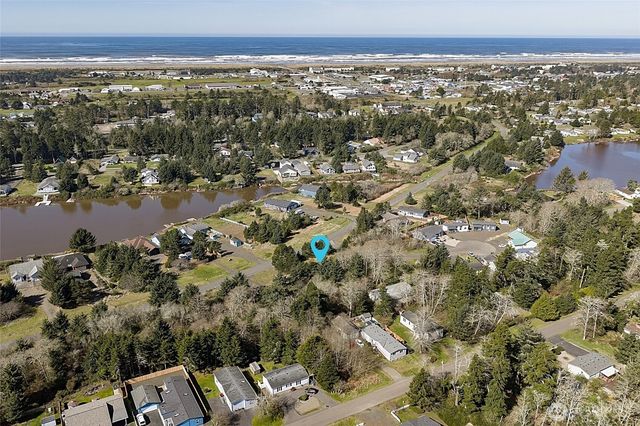 628 E Chance a La Mer NE, Ocean Shores, WA 98569