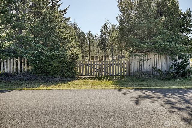 628 E Chance a La Mer NE, Ocean Shores, WA 98569