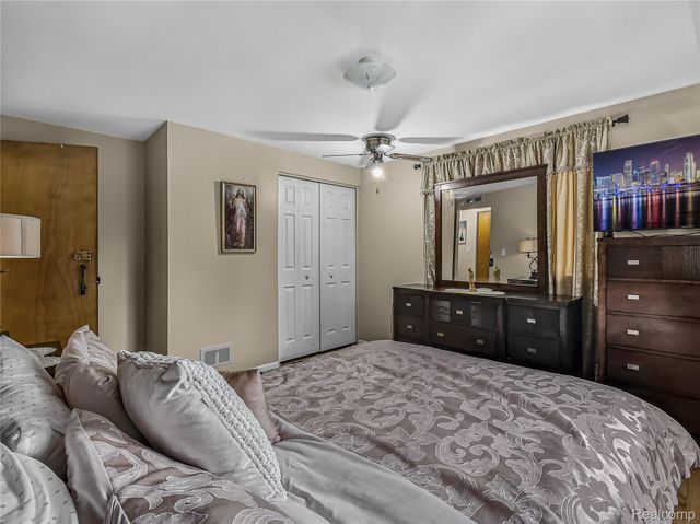 2071 Koper Drive, Sterling Heights, MI 48310