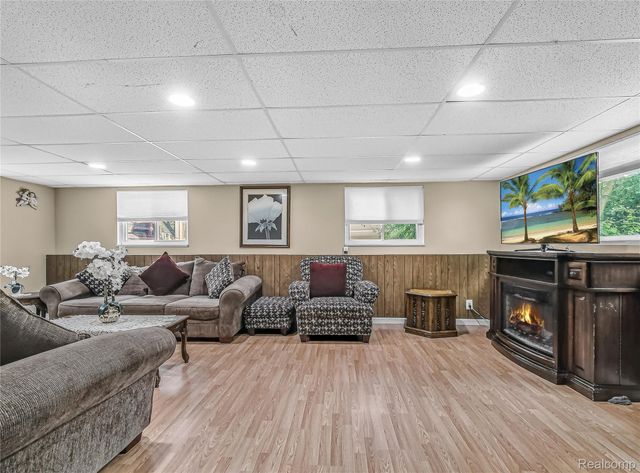 2071 Koper Drive, Sterling Heights, MI 48310