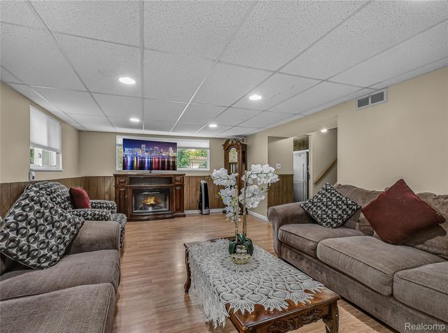 2071 Koper Drive, Sterling Heights, MI 48310